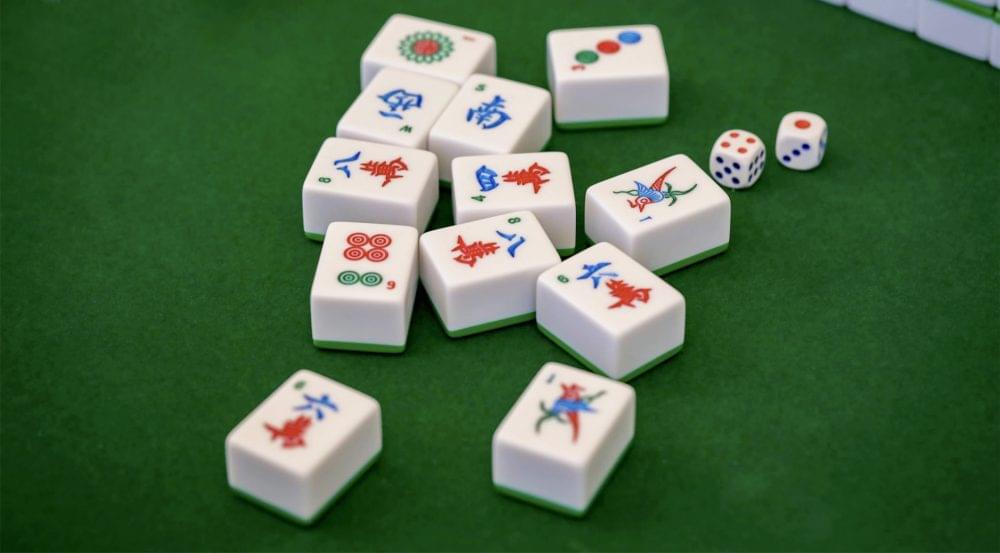 mahjong tiles and dice
