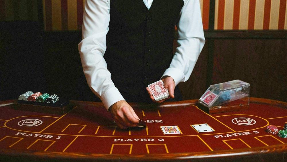 baccarat-dealer